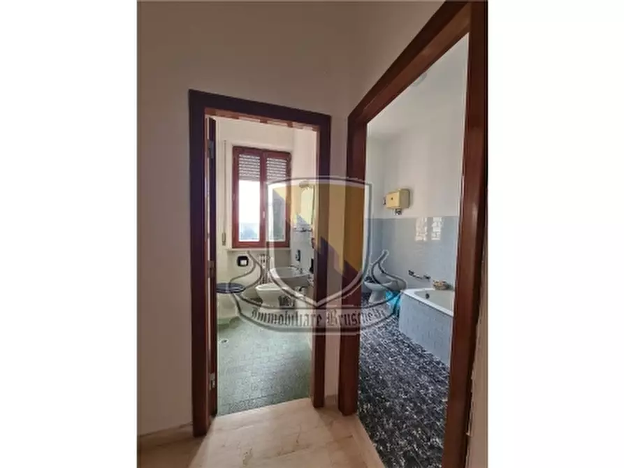 Immagine 21 di Appartamento in vendita  a Siena