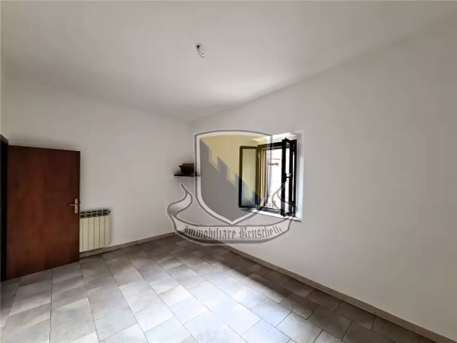 Immagine 10 di Appartamento in vendita  a Monticiano