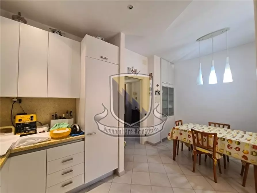 Immagine 11 di Appartamento in vendita  a Siena