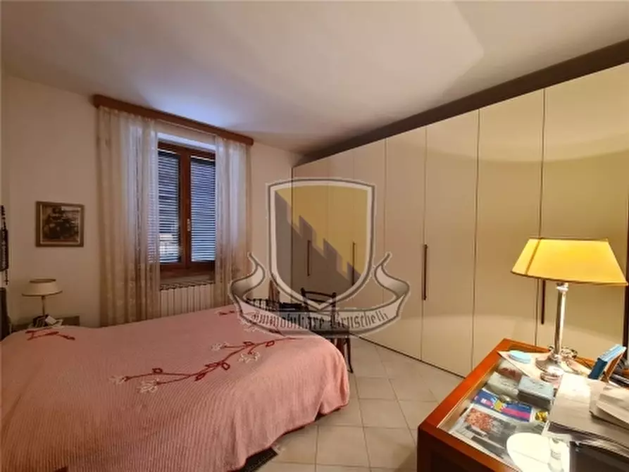 Immagine 19 di Appartamento in vendita  a Siena