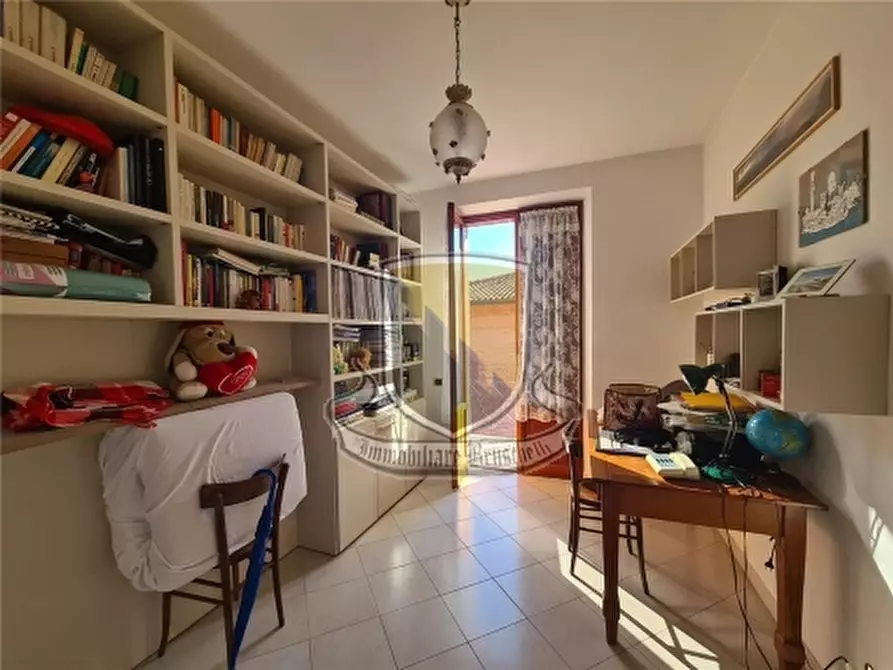 Immagine 21 di Appartamento in vendita  a Siena