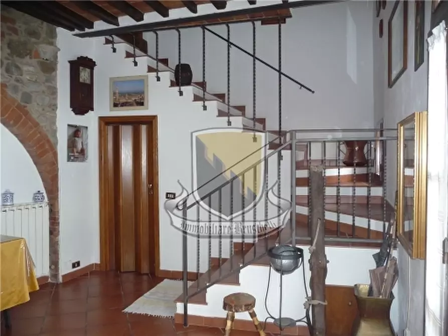 Immagine 4 di Villa in vendita  a Siena