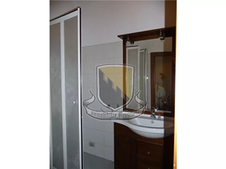 Immagine 8 di Villa in vendita  a Siena