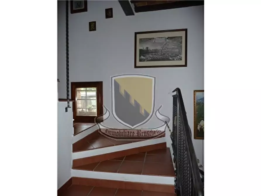 Immagine 9 di Villa in vendita  a Siena