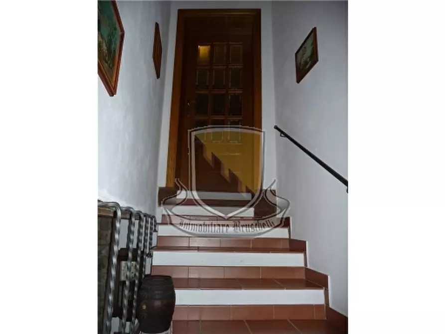 Immagine 10 di Villa in vendita  a Siena