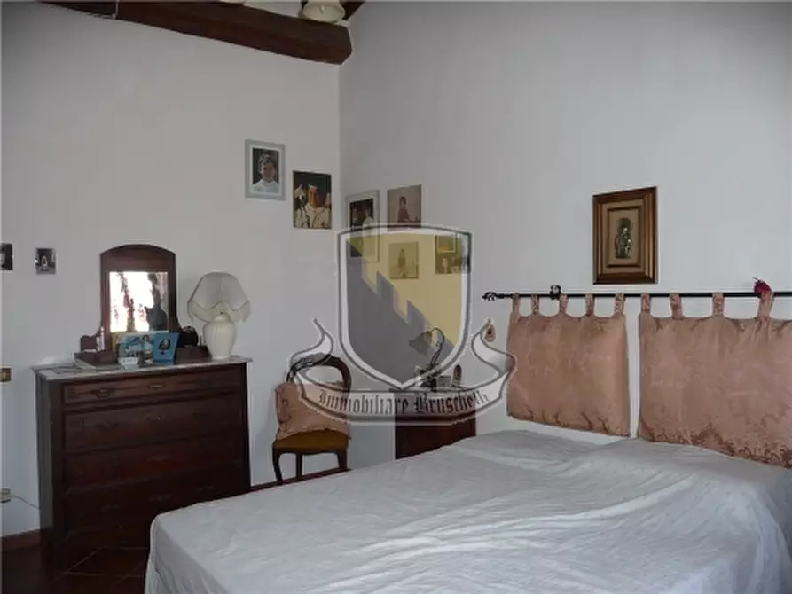 Immagine 23 di Villa in vendita  a Siena