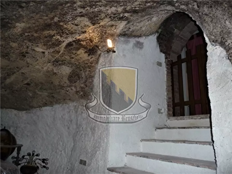 Immagine 11 di Villa in vendita  a Monticiano