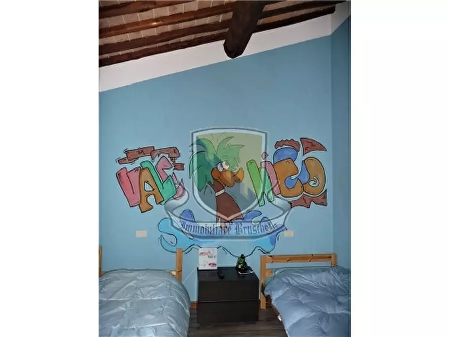 Immagine 21 di Villa in vendita  a Monticiano