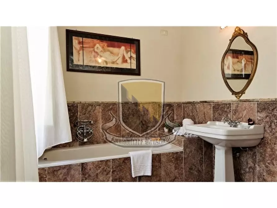 Immagine 34 di Villa in vendita  a Murlo