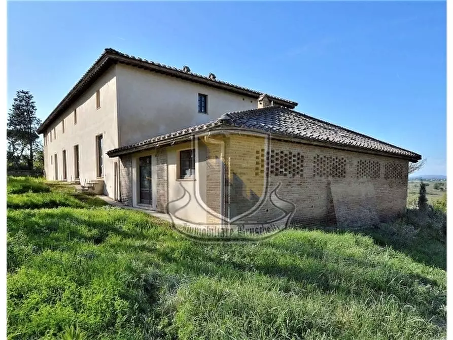 Immagine 3 di Villa in vendita  a Siena