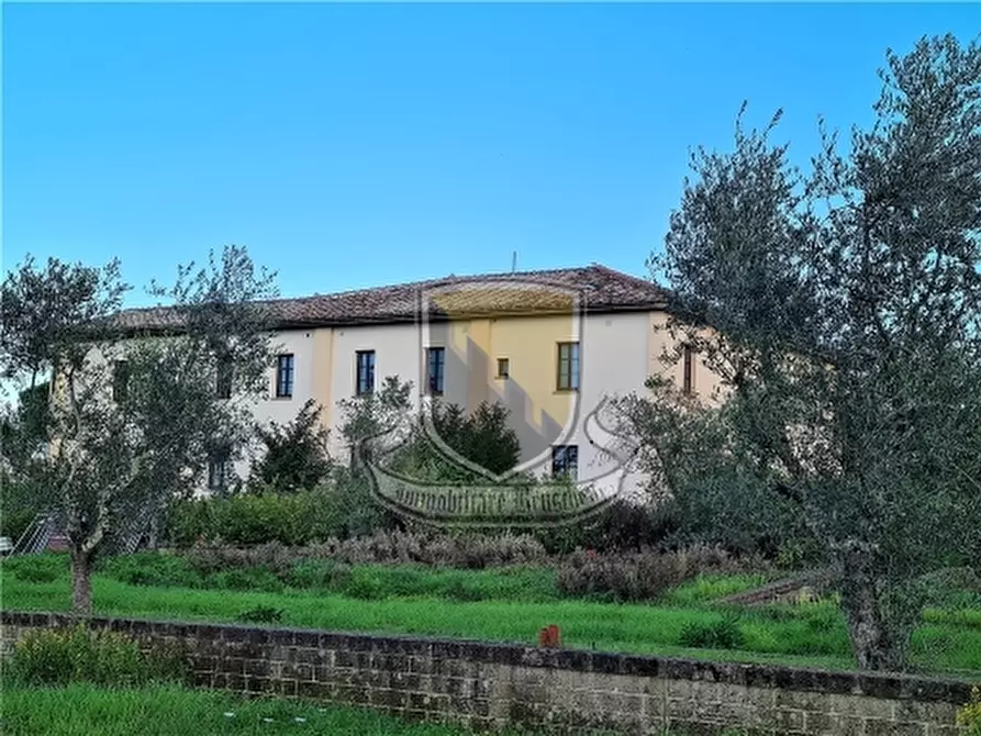 Immagine 4 di Villa in vendita  a Siena