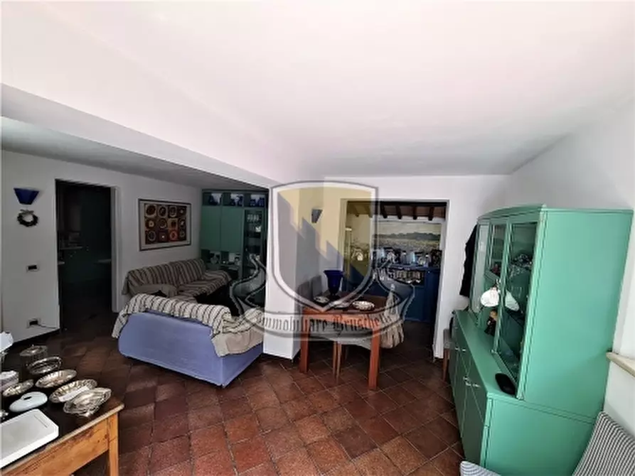 Immagine 3 di Villa in vendita  a Siena