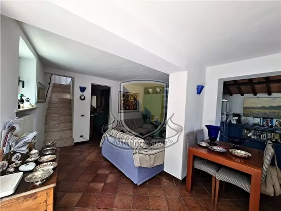 Immagine 4 di Villa in vendita  a Siena