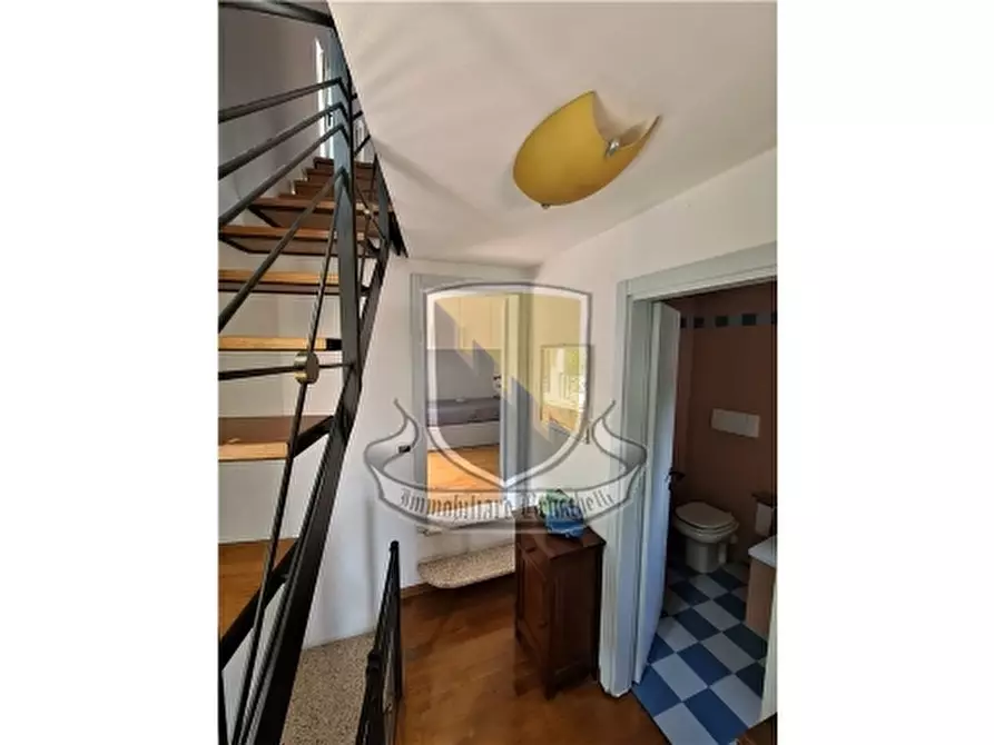 Immagine 9 di Villa in vendita  a Siena