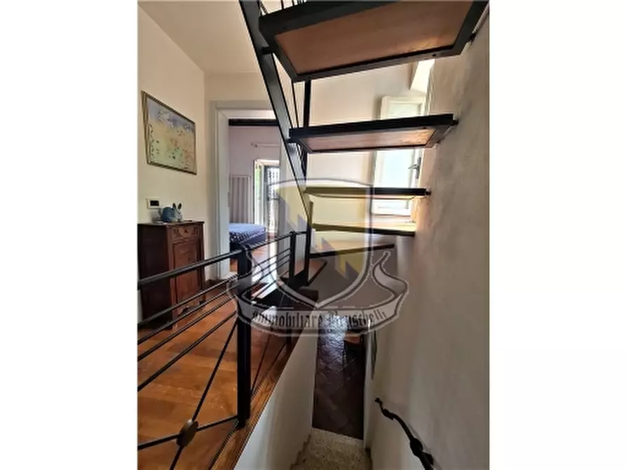 Immagine 10 di Villa in vendita  a Siena