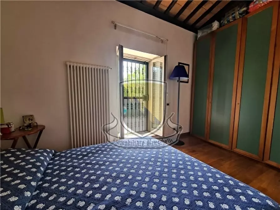 Immagine 11 di Villa in vendita  a Siena