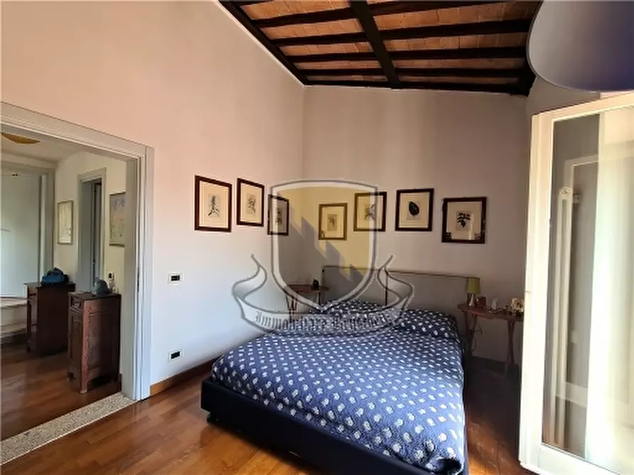 Immagine 12 di Villa in vendita  a Siena