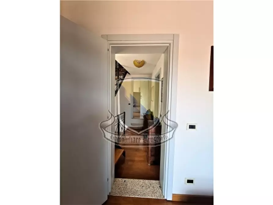 Immagine 13 di Villa in vendita  a Siena