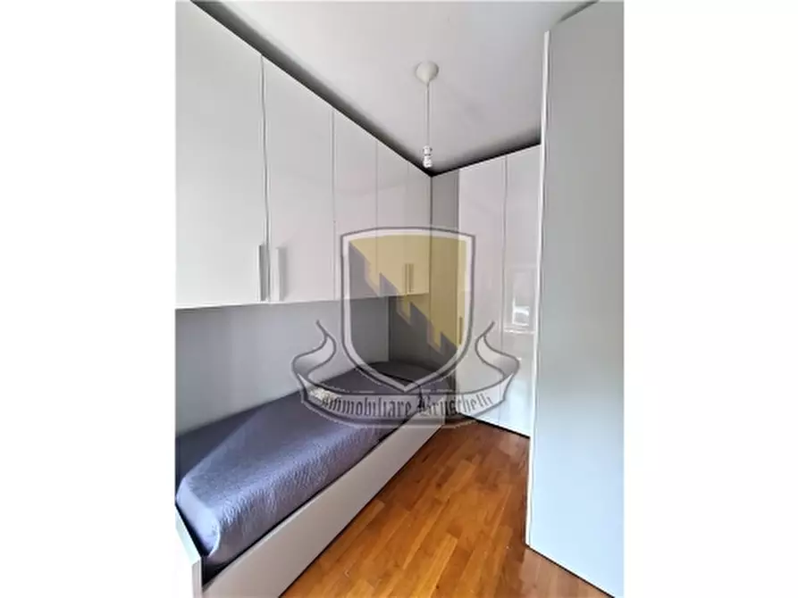 Immagine 15 di Villa in vendita  a Siena