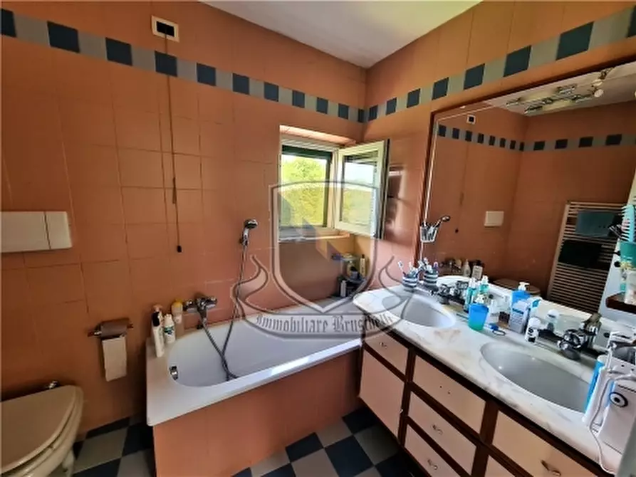 Immagine 17 di Villa in vendita  a Siena