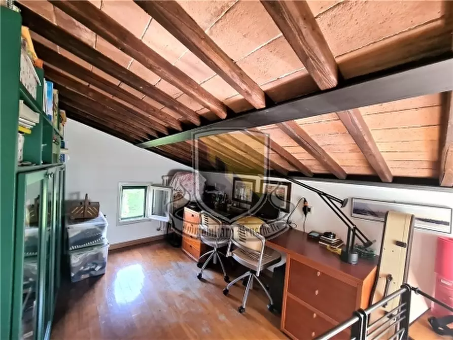 Immagine 21 di Villa in vendita  a Siena