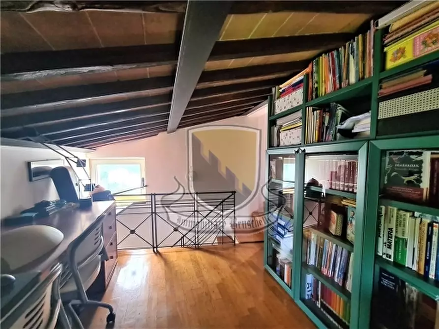 Immagine 23 di Villa in vendita  a Siena