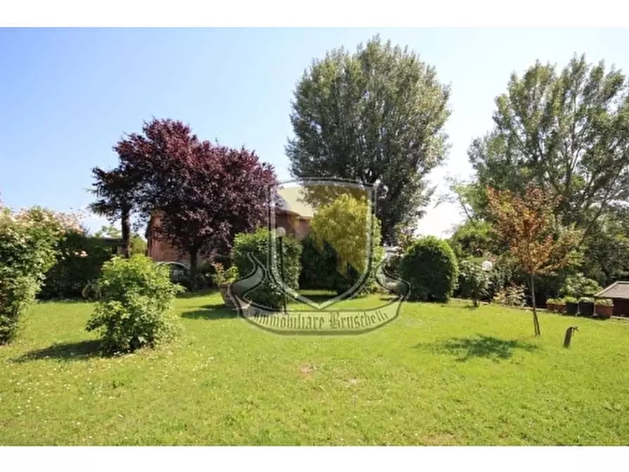 Immagine 10 di Villa in vendita  a Sovicille