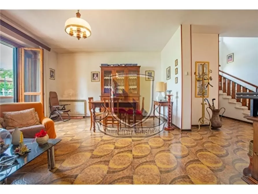 Immagine 1 di Villa in vendita  a Sovicille