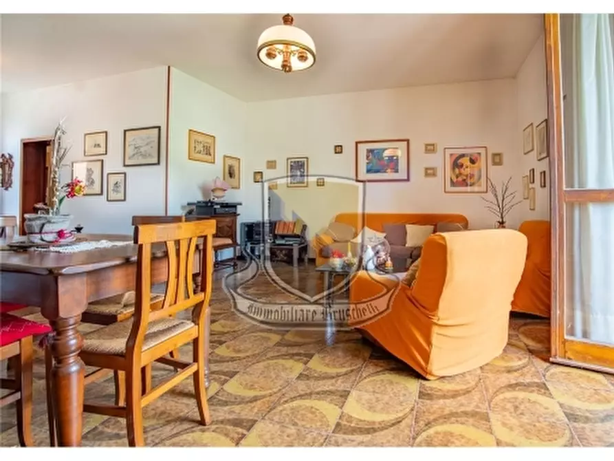 Immagine 2 di Villa in vendita  a Sovicille