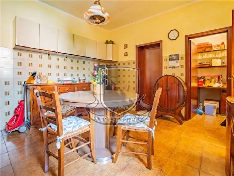 Immagine 5 di Villa in vendita  a Sovicille