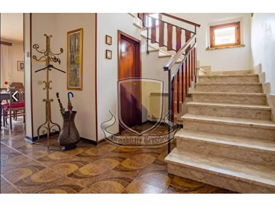 Immagine 6 di Villa in vendita  a Sovicille