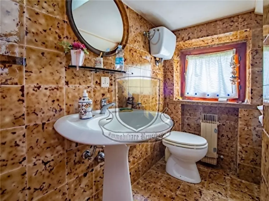 Immagine 8 di Villa in vendita  a Sovicille