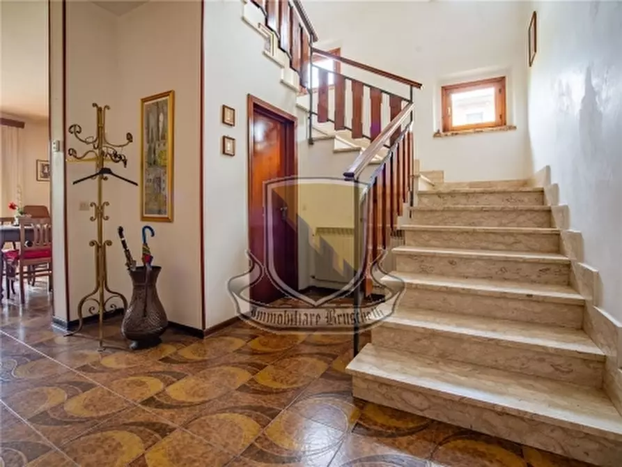 Immagine 9 di Villa in vendita  a Sovicille