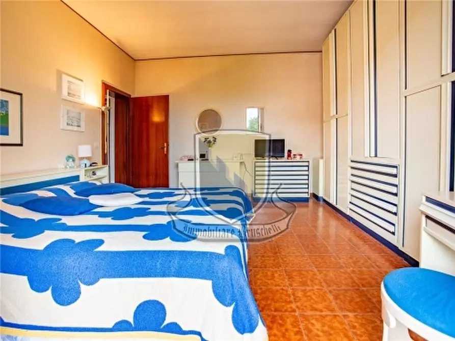 Immagine 18 di Villa in vendita  a Sovicille