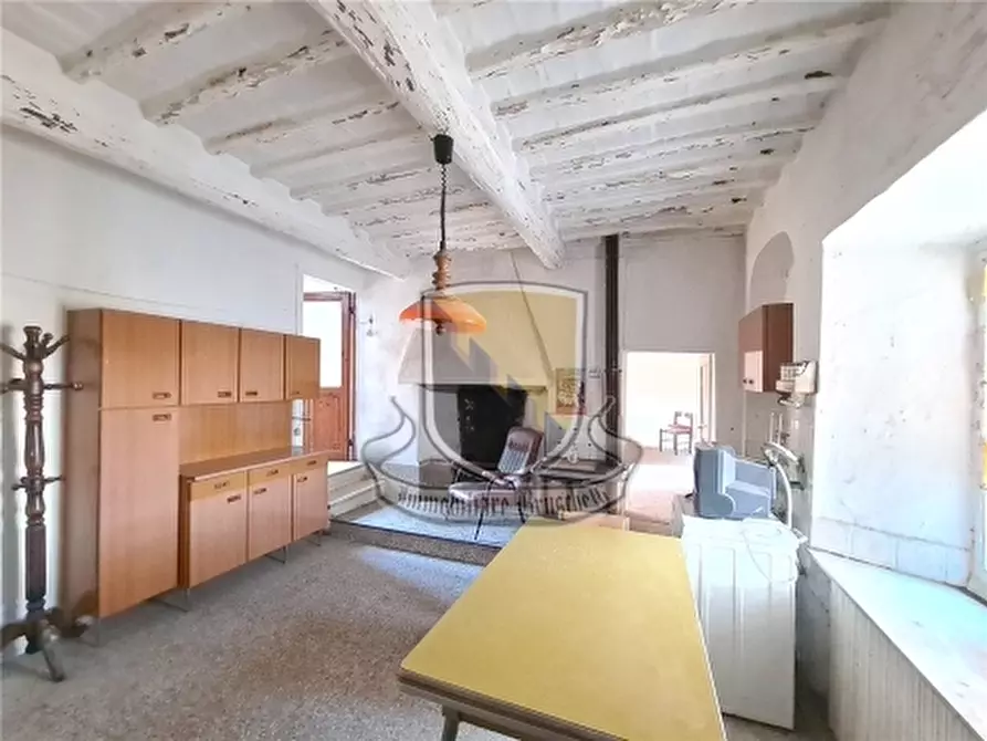 Immagine 2 di Villa in vendita  a Monticiano