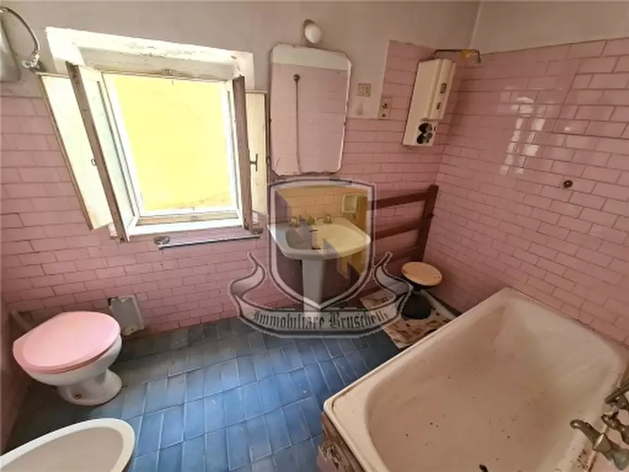 Immagine 8 di Villa in vendita  a Monticiano