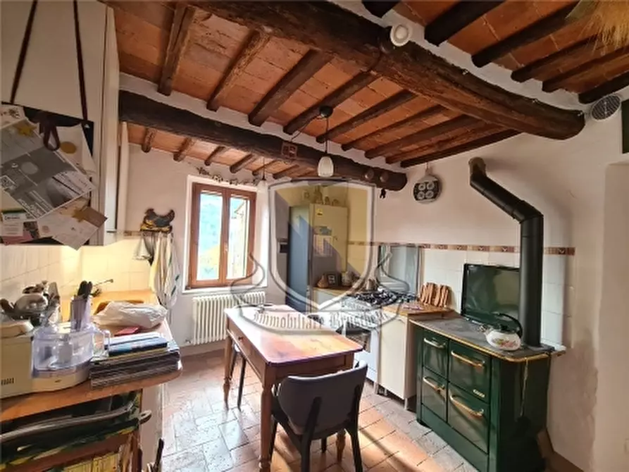 Immagine 2 di Villa in vendita  a Monticiano