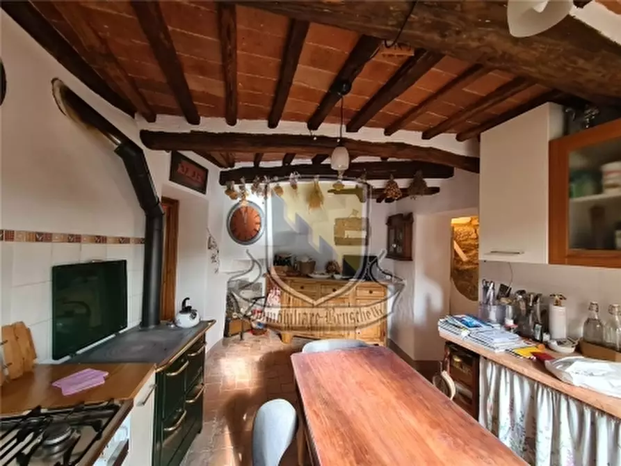 Immagine 4 di Villa in vendita  a Monticiano