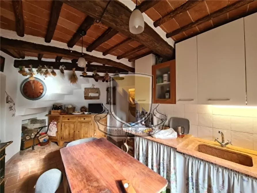 Immagine 5 di Villa in vendita  a Monticiano