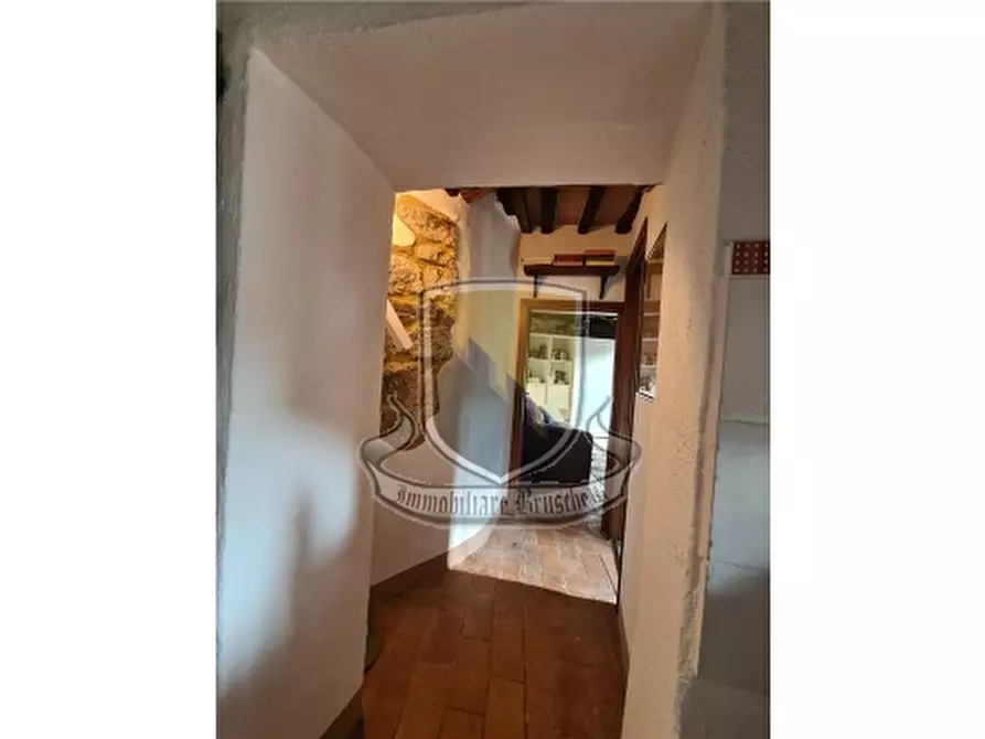 Immagine 7 di Villa in vendita  a Monticiano