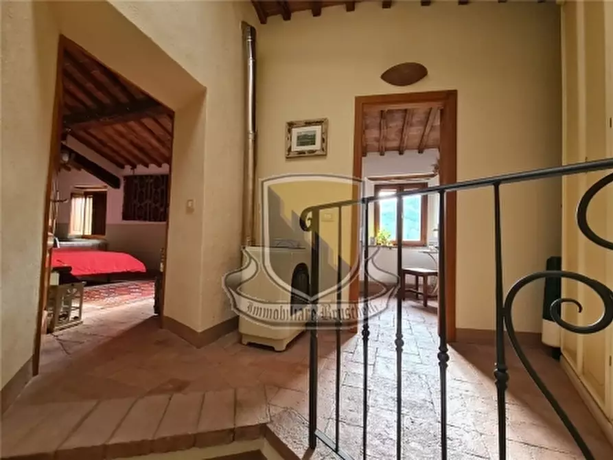 Immagine 16 di Villa in vendita  a Monticiano