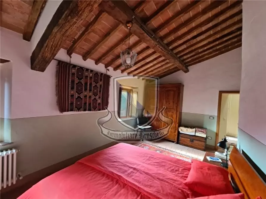 Immagine 25 di Villa in vendita  a Monticiano