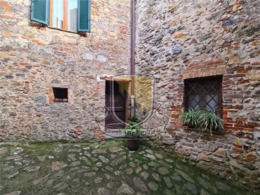 Immagine 29 di Villa in vendita  a Monticiano