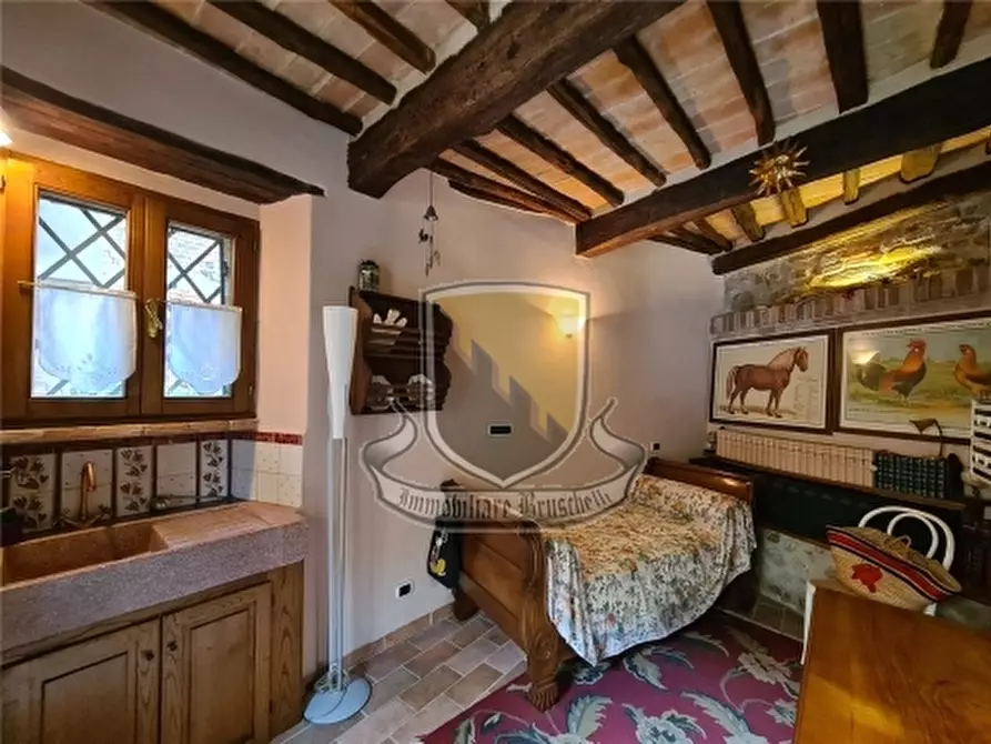 Immagine 33 di Villa in vendita  a Monticiano