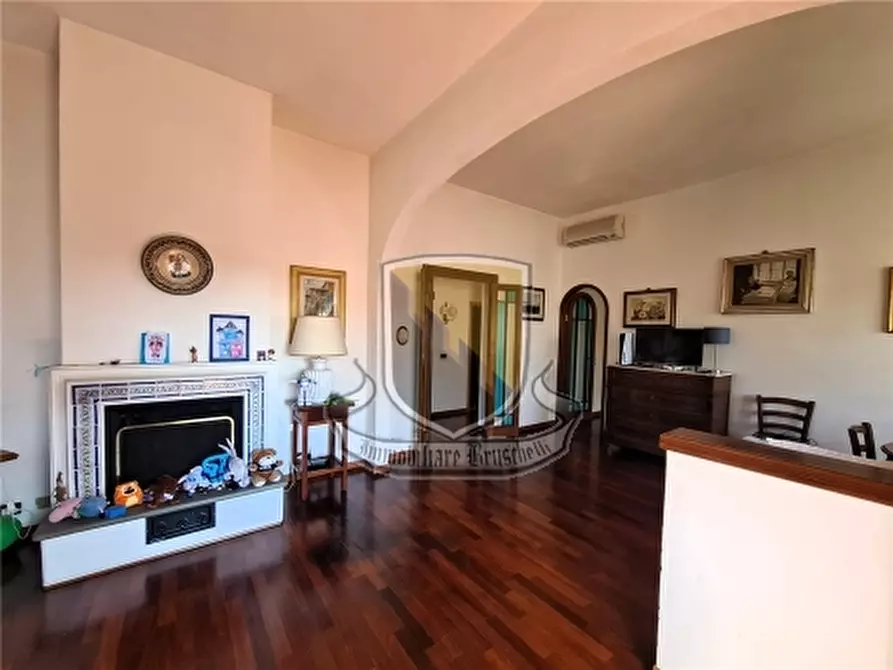 Immagine 3 di Villa in vendita  a Siena