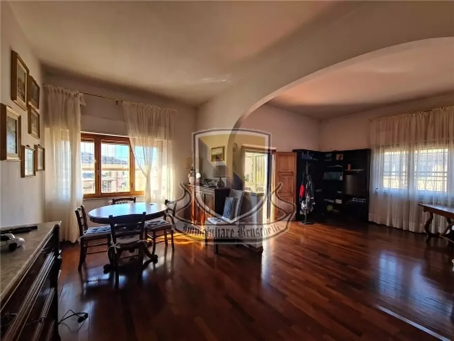 Immagine 4 di Villa in vendita  a Siena