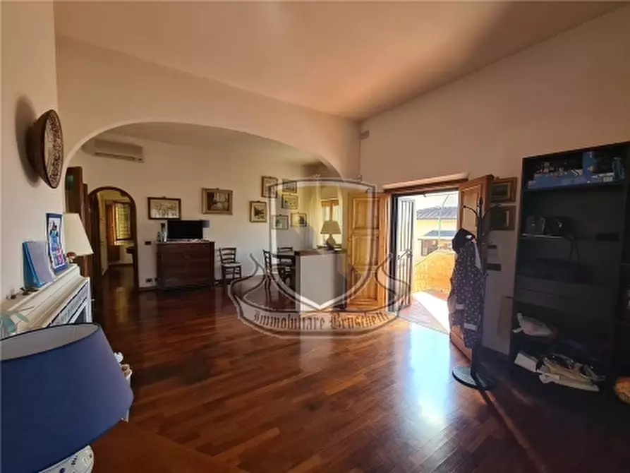 Immagine 5 di Villa in vendita  a Siena