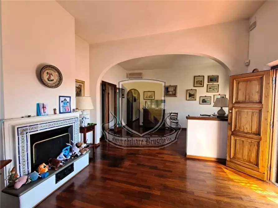 Immagine 6 di Villa in vendita  a Siena