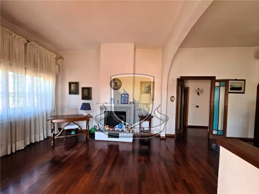 Immagine 7 di Villa in vendita  a Siena