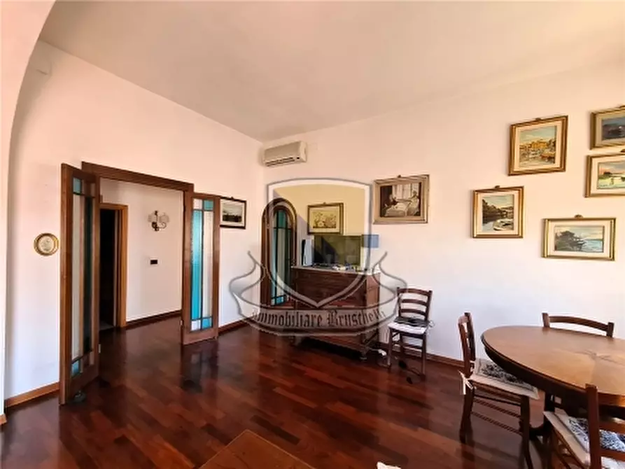 Immagine 8 di Villa in vendita  a Siena